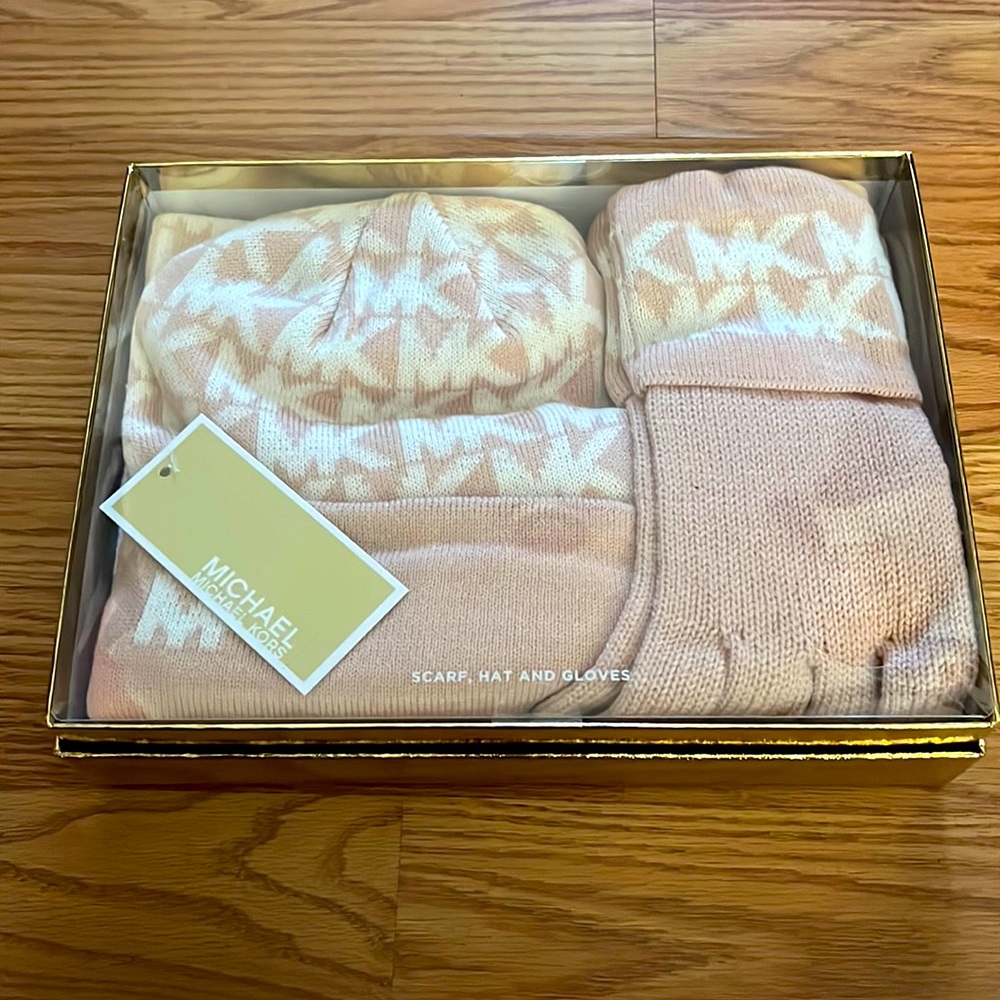 MICHAEL Michael Kors Women’s Blush Scarf, Hat and Gloves Gift Set